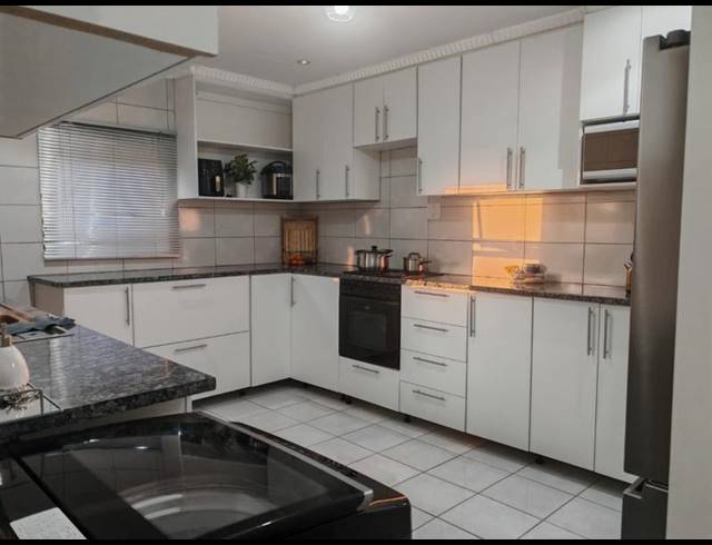 3 BEDROOM HOUSE FOR SALE IN FLORA PARK